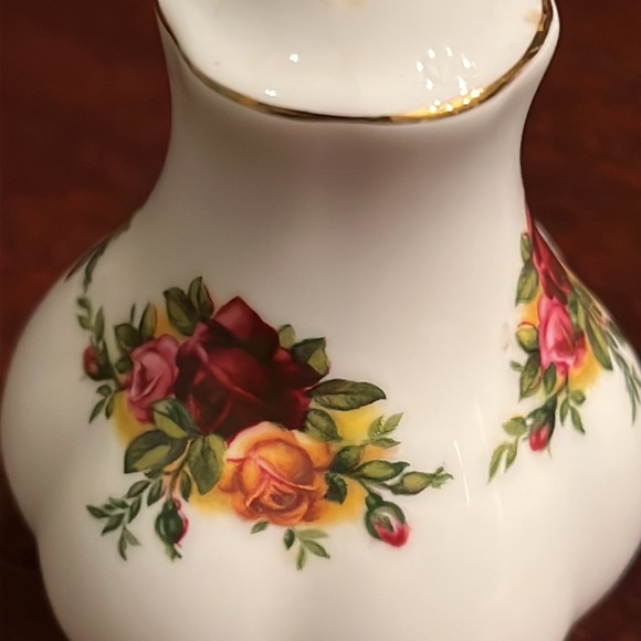 Royal Albert Country Rose Salt and Pepper Set - Picture 4 of 6